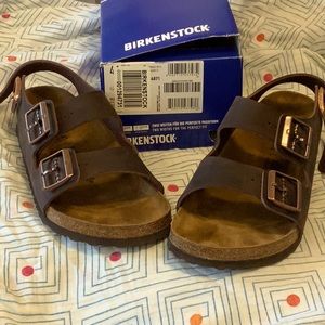 Barely used comfy Birkenstock sandals.